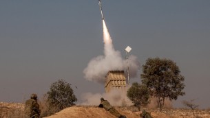 The Iron Dome missile defense system in action, November 15, 2012 (photo credit: Uri Lenz/Flash90)