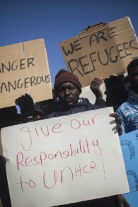 مهاجرون سودانيون في مظاهرة امام الكنيست (فلاش 90)