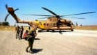 جندي اسرائلي ينزل من مروحية في طريقها الى المشفى العسكري السري على حدود سوريا (صورة شاشة القناة الثانية الاسرائيلية)