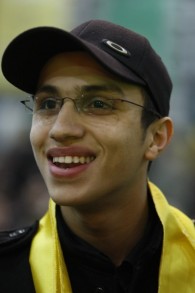 16 فبراير، 2009 نجل قائد حزب الله عماد مغنية، وهو يبتسم خلال تجمع في الضاحية الجنوبية , لإحياء الذكرى السنوية لعمليات القتل الإسرائيلية لقادة حزب الله راغب حرب، عباس آل الموسوي وعماد مغنية. في 18 يناير 2015 قتل القائد العسكري لحزب الله وخمسة آخرين،بينهم جهاد مغنية،AFP PHOTO/RAMZI HAIDAR