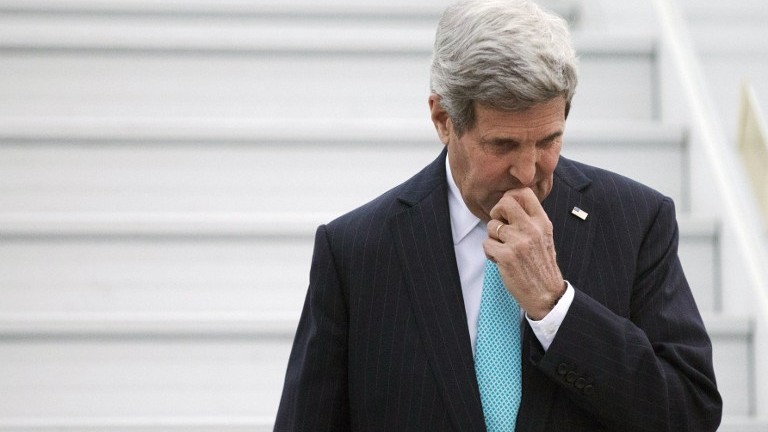 - وزير الخارجية الأمريكي جون كيري عند وصوله الى جينيف، 15 مارس 2015 (BRIAN SNYDER / POOL / AFP)