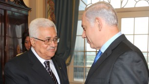 رئيس السلطة الفلسطينية محمود عباس ورئيس الوزراء بنيامين نتنياهو في مؤتمر سلام في واشنطن، 2 سبتمبر 2010 (Moshe Milner/GPO/Flash90