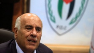 رئيس إتحاد كرة القدم الفلسطيني جبريل رجوب خلال حديثه في مؤتمر صحفي في رام الله، 2 فيراير، 2014. (Issam Rimawi/Flash90) 