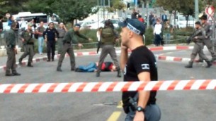 صورة شاشة من القناة الثانية لمكان الهجوم في القدس، 30 اكتوبر 2015