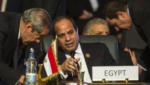الرئيس المصري عبد الفتاح السيسي، خلال مؤتمر افريقي في شرم الشيخ، 10 يونيو 2015 (AFP PHOTO / KHALED DESOUKI)