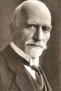 ساسون حسقيل، يهودي بغدادي كان اول وزير مالية عراقي ولعب دورا مركزيا  في بناء العراق (Courtesy: wikipedia)