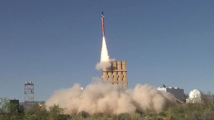 صاروخ تامير يطلقه نظام القبة الحديدة للدفاع الصاروخي خلال تجربة في الولايات المتحدة في ابريل 2016 (Rafael Advanced Defense Systems)