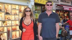 المغنية ماريا كيري مع شريك حياتها، رجل الاعمال الاسترالي جيمس باركر في ايطاليا، يونيو 2015 (screen capture: YouTube)