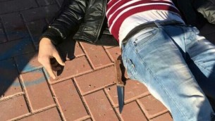 معتدي فلسطيني قُتل بالرصاص بعد محاولته طعن عناصر حرس الحدود في مفرق تابوح بالضفة الغربية، 8 ديسمبر 2016 (Police spokesperson)