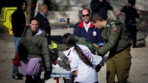صورة من موقع هجوم الشاحنة في حي أرمون هنتسيف في القدس الشرقية، 8 يناير، 2016. (Yonatan Sindel/Flash90) 