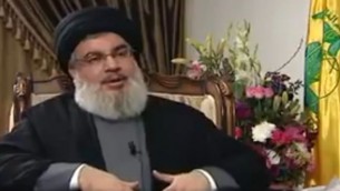 زعيم حزب الله، حسن نصر الله، خلال مقابلة مع التلفزيون الإيراني، 20 فبراير 2017 (screen capture: Twitter)