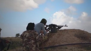 صورة توضيحية: صورة شاشة من فيديو نشرته ولاية سيناء، فرع تنظيم الدولة الإسلامية في شبه الجزيرة المصرية، في 1 اغسطس 2016 (MEMRI)
