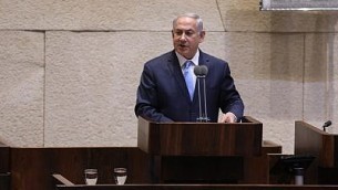 رئيس الوزراء بينيامين نتنياهو يلقي كلمة أمام الكنيست، 23 أكتوبر، 2017. (Yitzhak Harari/Knesset spokesman’s office)
