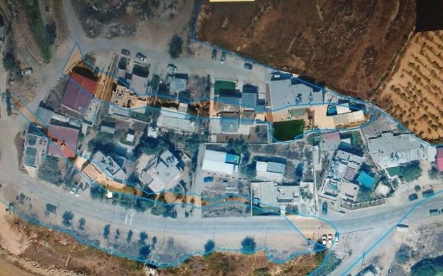 صورة جوية لبؤرة نتيف هآفوت الاستيطانية. المحكمة العليا اعتبرت المناطق الملونة بالأزرق أراضي دولة. المحكمة أصدرت قرارا بهدم 17 منزلا في المناطق غير المظللة. (Courtesy) 