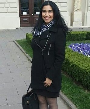 أصفهان بهلول تقف خارج جامعة وارسو. (Courtesy)