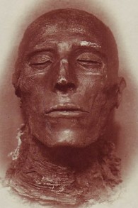 مومياء فرعون سيتي ( Emil_Brugsch via Wikimedia Commons)