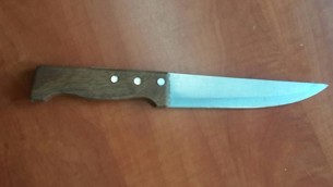 السكين الذي عثر عليه بحوزة مراهق فلسطيني بالقرب من الخليل في 20 نوفمبر 2015 (Israel Police)