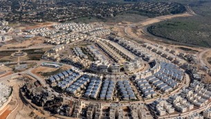 صورة جوية لموديعين (David Katz/The Israel Project)