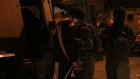 جنود يقتادون معتقل داخل ’زئيف’، وهي مركبة مدرعة لنقل الاشخاص، في قلقيلية، 14 يناير 2016. أمر القائد نمرود كيبولسكي الجنود بنقل المراهق الفلسطيني بعيدا عن اهله قبل تعصيب عينيه وتكبيل يديه، كي لا يراه والده مكبل، قال كيبولسكي (Judah Ari Gross/Times of Israel)
