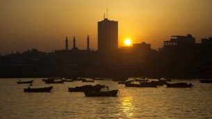 قوارب صيد امام سواحل غزة، 3 ابريل 2016 (AFP/Mahmud Hams)