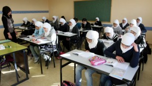 طالبات عربيات في مدرسة في القدس الشرقية، 13 ديسمبر 2011 (Kobi Gideon/Flash90)