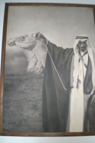 صورة لمثقال مع جمل. مكان وتاريخ الصورة مجهول (courtesy)