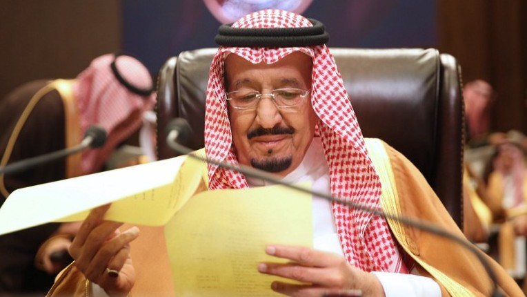 العاهل السعودي الملك سلمان خلال القمة العربية في الاردن، 29 مارس 2017 (AFP/Khalil Mazraawi)