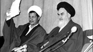 هاشمی در کنار استادش روح الله خمینی