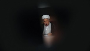 نقش هاشمی در پروژه ی  سرکوب نویسندگان و روشنفکران قابل کتمان نیست