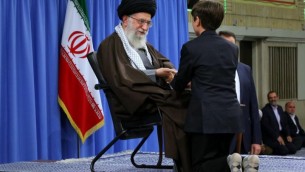 خامنه ای در دیدار دانش اموزان تشکل اسلامی