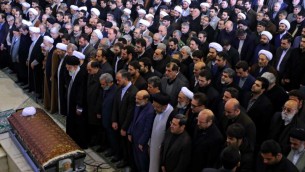 خامنه ای بر سر جنازه هاشمی