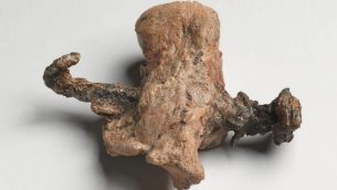 Heel-bone-and-nail-from-the-ossuary-of-‘Yehohanan-son-of-Hagkol”-Jerusalem-1st-century-CE-1024x640