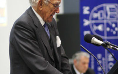 Former prime minister Malcolm Fraser speaks during the Monash debate. Photo: Peter Haskin