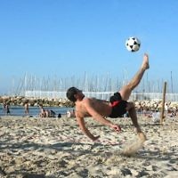 Just like summer … the scene on Tel Aviv’s beach on January 10 as Israelis enjoy an unseasonal heat wave. Photo: Isranet.