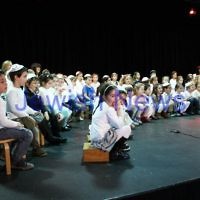 31-8-12. Victorian Govenor General, Alex Chernov visits Bialik College, Melbourne. Primary school kabbalat shabbat. Photo: Peter Haskin