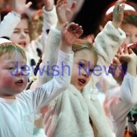 31-8-12. Victorian Govenor General, Alex Chernov visits Bialik College, Melbourne. Primary school kabbalat shabbat. Photo: Peter Haskin