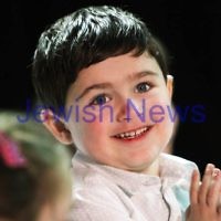 31-8-12. Victorian Govenor General, Alex Chernov visits Bialik College, Melbourne. Primary school kabbalat shabbat. Photo: Peter Haskin