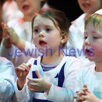 31-8-12. Victorian Govenor General, Alex Chernov visits Bialik College, Melbourne. Primary school kabbalat shabbat.  Photo: Peter Haskin