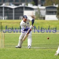 13-10-12. Maccabi Cricket v Powerhouse. Julian Weiner. Photo: Peter Haskin