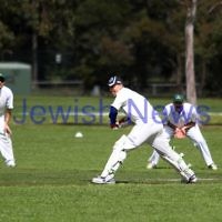 13-10-12. Maccabi Cricket v Powerhouse. Julian Weiner. Photo: Peter Haskin