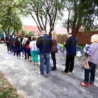 7-9-13. Election day 2013. Polling station Balaclava Rd. People lining to vote. Photo: Peter Haskin