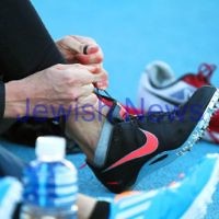 5-4-14. 2014 Australian Athletics Championships, Lakeside Stadium, Albert Park. Steve Solomon preparing for the 400m final. Photo: Peter Haskin