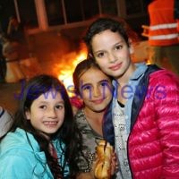 18-5-14. Lag B'omer 2014. Annual Bnai Akiva bonfire party at Mizrachi.  Photo: Peter Haskin