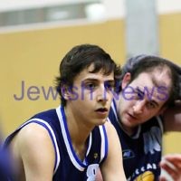 1-6-14. Basketball. Maccabi Warriors lost to Mornington Breakers. 43-61. Ben Polonsky . Photo: Peter Haskin 1-6-14. Basketball. Maccabi Warriors lost to Mornington Breakers. 43-61. Ben Polonsky . Photo: Peter Haskin
