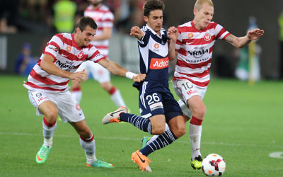 Jordan Brown contests the ball against Aaron Mooy (right) and Tomi Juric of the
Western Sydney Wanderers during an 2013/14 A-League round-19 match at AAMI
Park in Melbourne. Photo: Vince Caligiuri/Getty Images