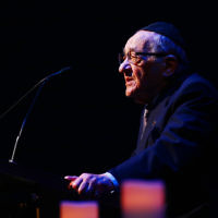 5-5-16. Yom Hashoah 2016. Moshe Fiszman recites the prayer T'filleh Itzik Manger. Photo: Peter Haskin