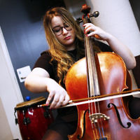 26-10-16. Memorial for Shimon Peres at Beth Weizmann. Cello player. Photo: Peter Haskin