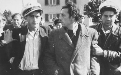 Jewish police detain a former Kapo who was recognised in the street at the Zeilsheim displaced persons’ camp in Germany. (US Holocaust Memorial Museum, courtesy of Alice Lev)