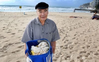Cedric Amoils spends two hours every morning cleaning up Bondi Beach. Photo: Noel Kessel