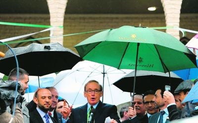 Bob Carr has backed the move within the WA Labor Party. Photo: AFP PHOTO/Saeed Khan.